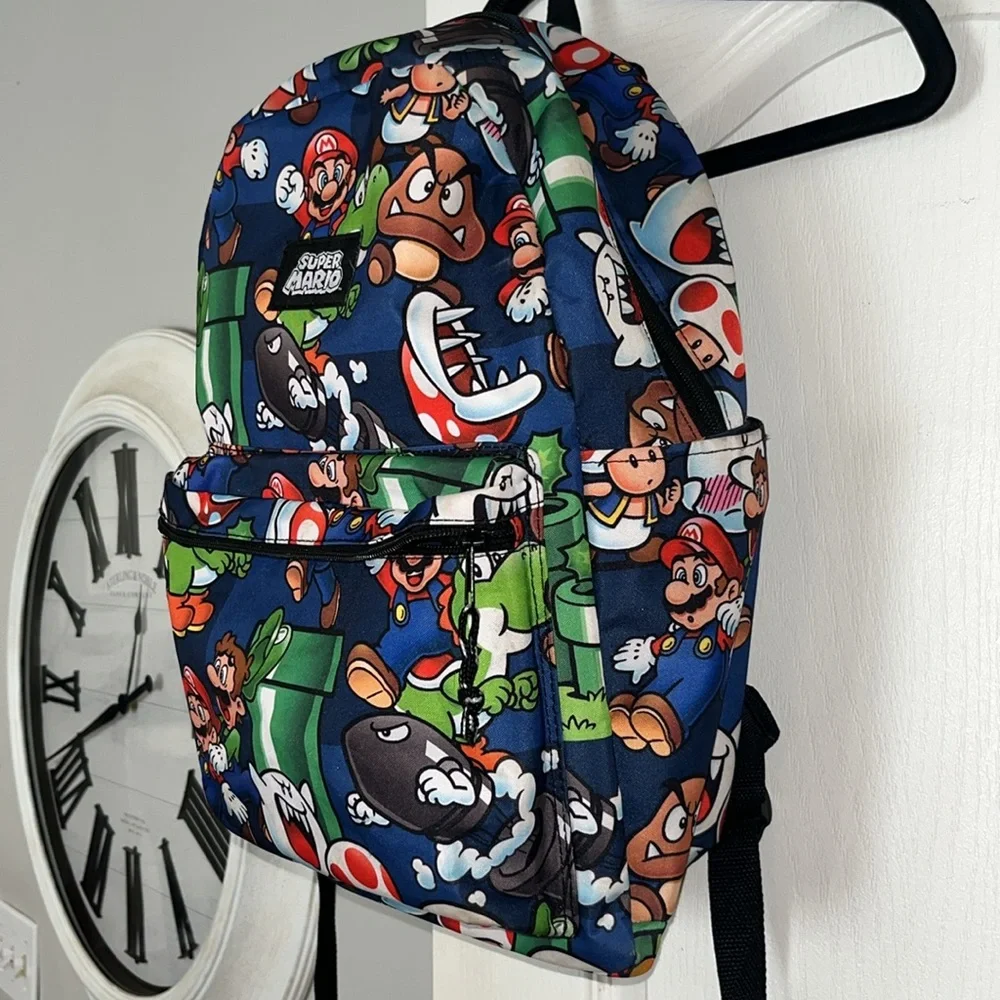Super Mario backpack, Front zipper pocket. Exterior in excellent condition - Picture 3 of 10